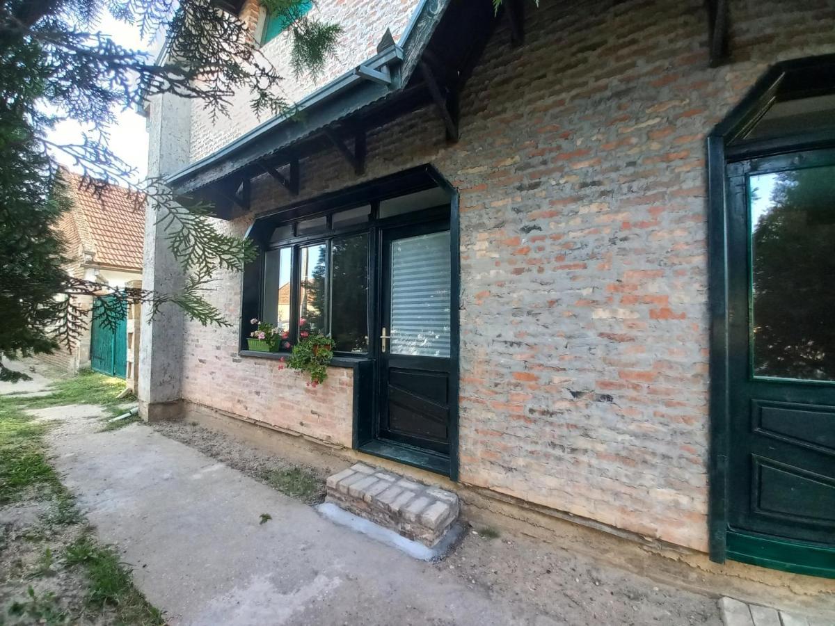 Kod Velikih Tuja Apartment Melenci Exterior foto